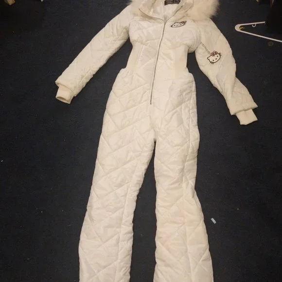 Limited Edition Hello Kitty snowsuit - Picture 2 of 3